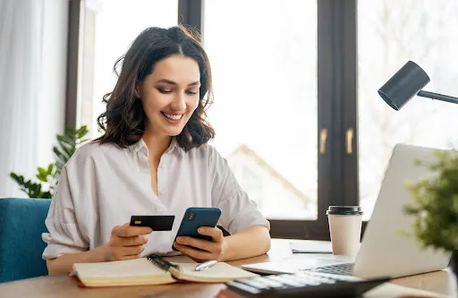woman linking credit card | technology in hoa management